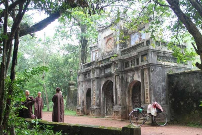 Tu-Hieu-pagoda-vietnam-hue