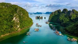 cua-van-village-flottant baie d'halong vietnam