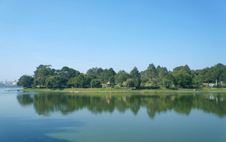 lac xuan-huong da-lat vietnam